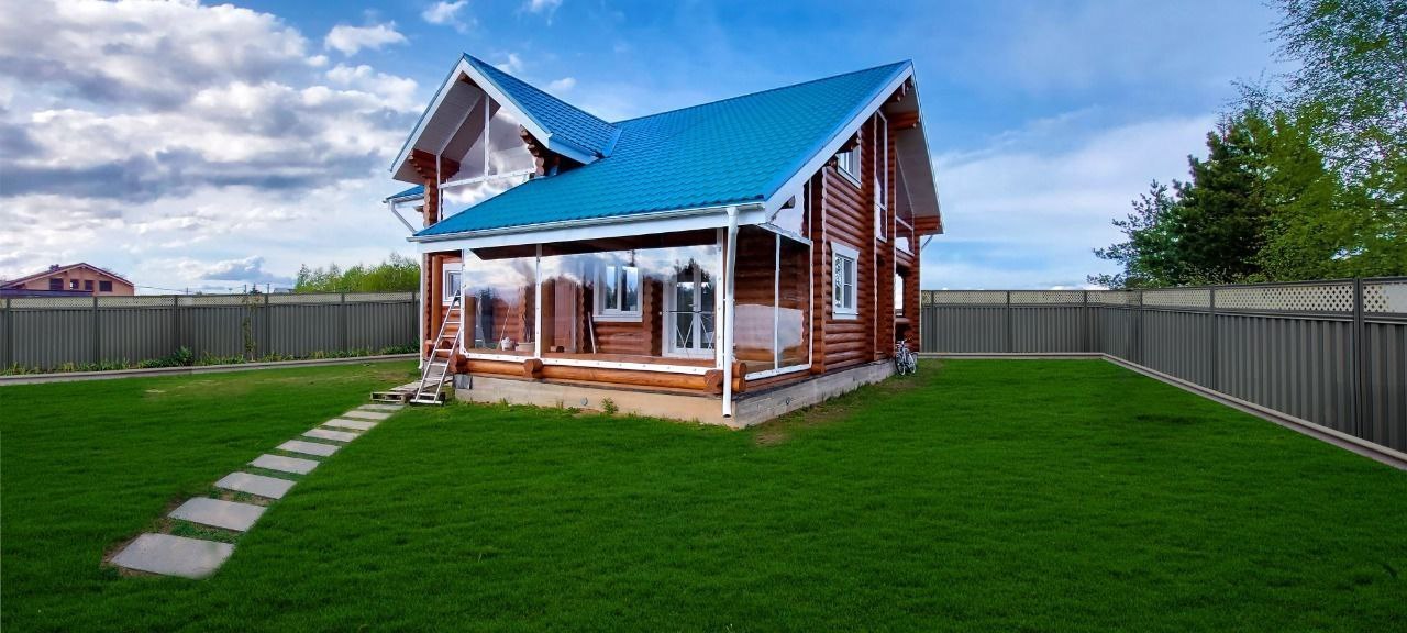 Мягкие окна на веранде загородного дома в Уваровке